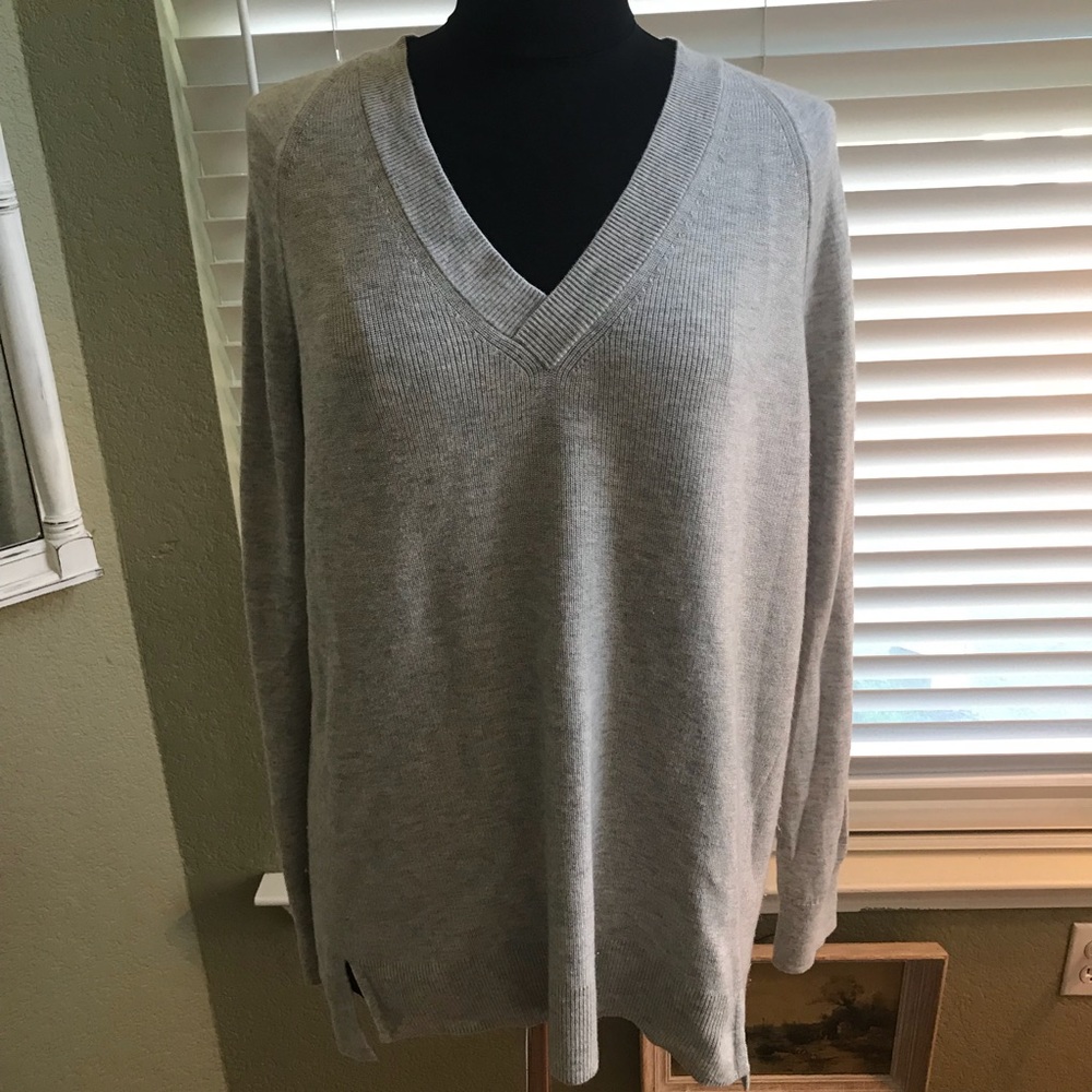 Gray Gap V-neck Ribbed Sweater